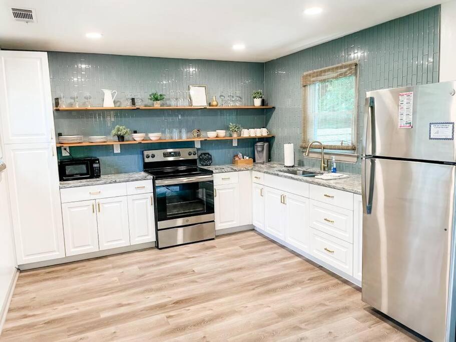 Blue Bungalow W/ Free Golf Cart 1/2 Mi From Square Covington Bagian luar foto