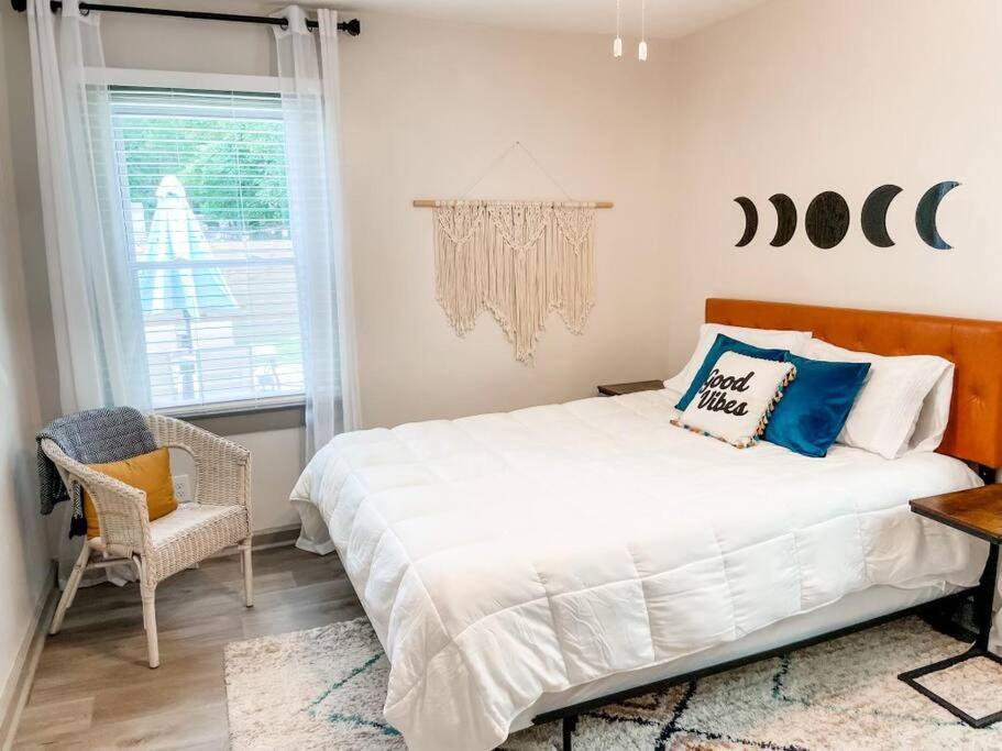 Blue Bungalow W/ Free Golf Cart 1/2 Mi From Square Covington Bagian luar foto