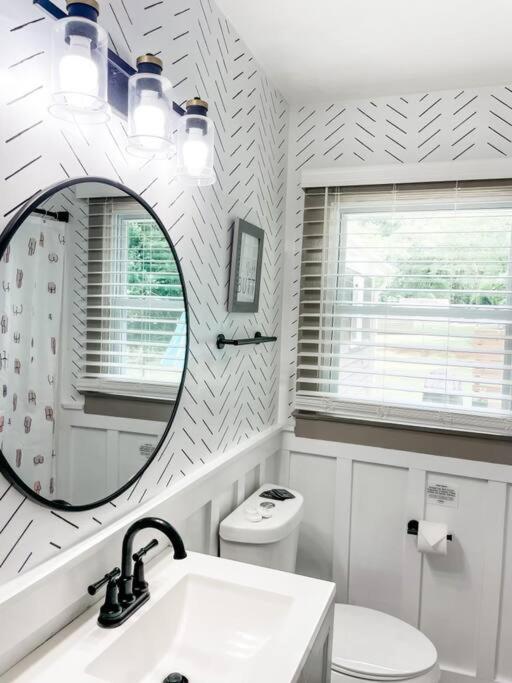 Blue Bungalow W/ Free Golf Cart 1/2 Mi From Square Covington Bagian luar foto