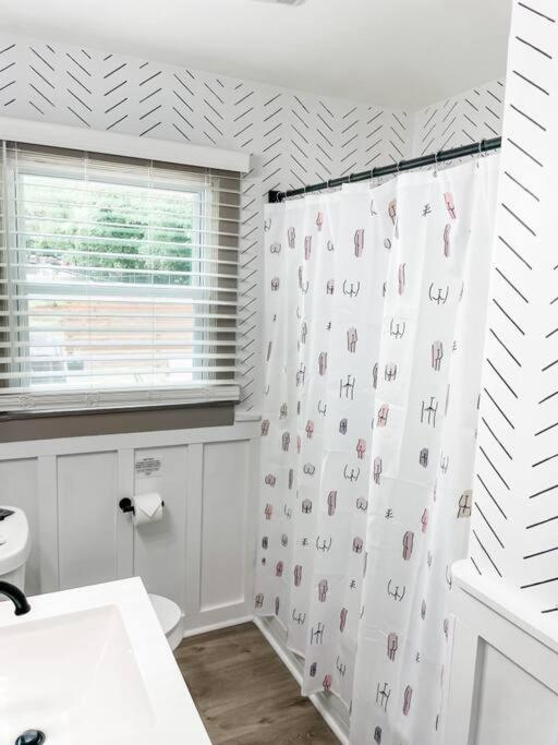 Blue Bungalow W/ Free Golf Cart 1/2 Mi From Square Covington Bagian luar foto