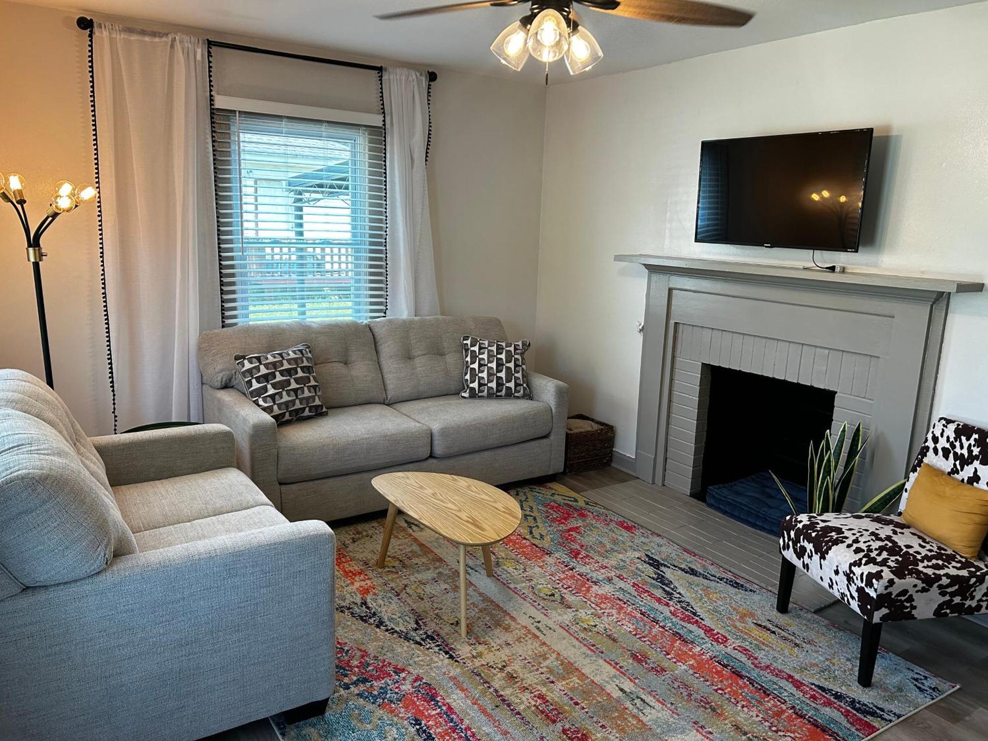 Blue Bungalow W/ Free Golf Cart 1/2 Mi From Square Covington Bagian luar foto