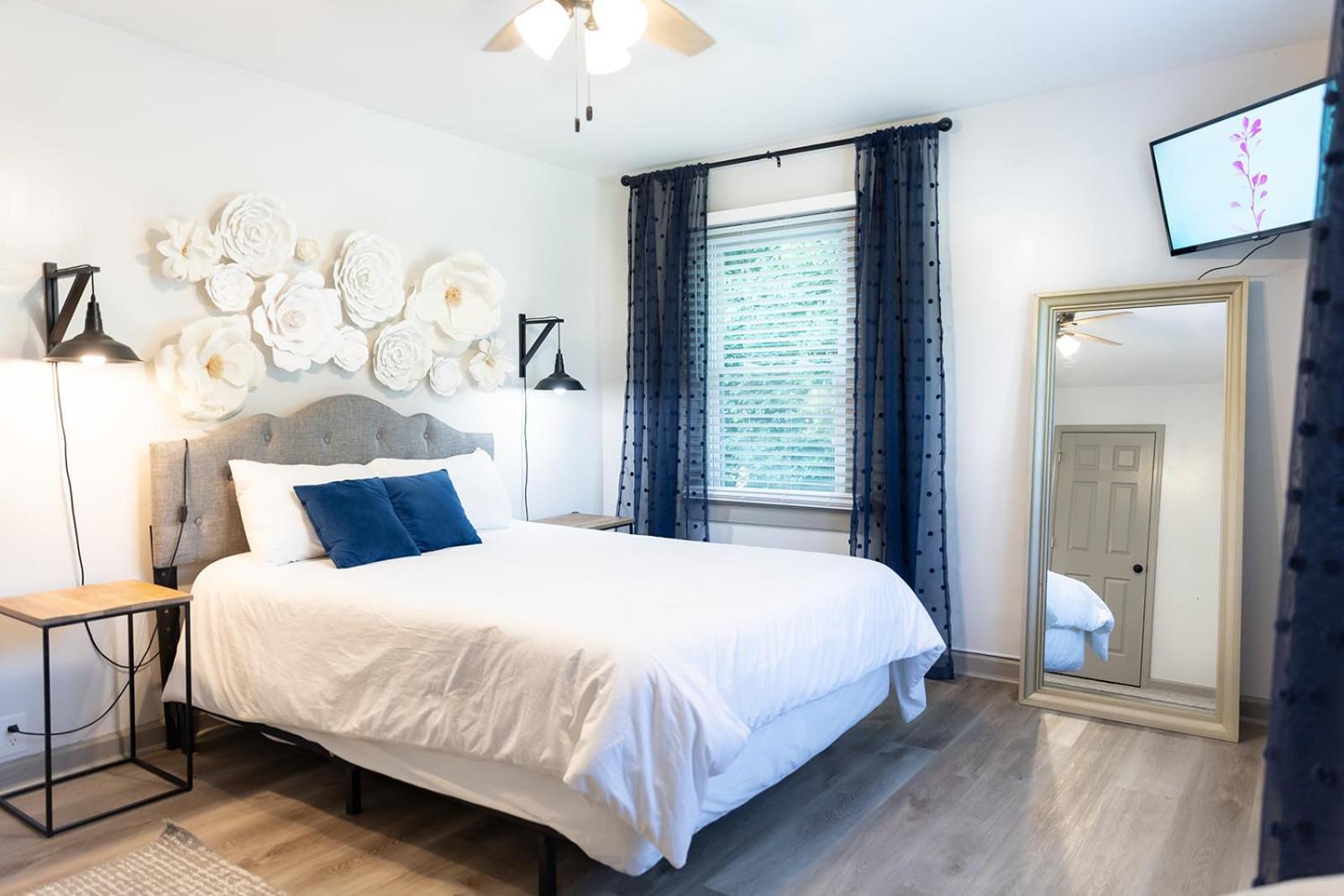 Blue Bungalow W/ Free Golf Cart 1/2 Mi From Square Covington Bagian luar foto